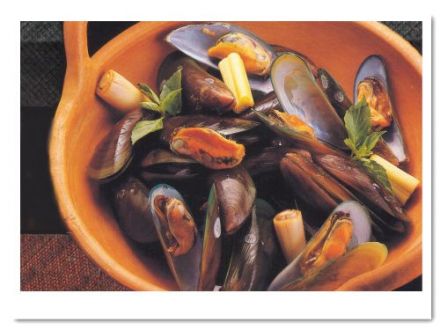 Steaming method for mussels and other small mollusks