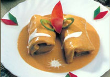 Crêpes Filled with Veal, Sour Cream and Paprika (Hortobágyi palacsinta)