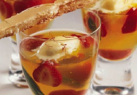 Strawberry jelly with saffron and basil 