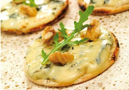 Mini Pizzas with Bresse Bleu and Walnuts