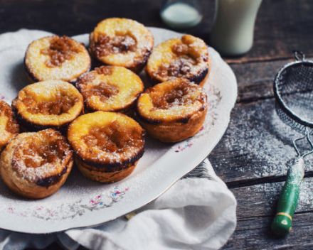 Pear natas with beer-caramelized pears