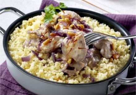 Couscous with chicken, honey and onions