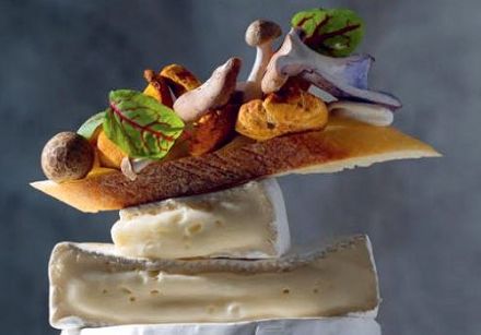 L’Extra Camembert and wild mushroom crostini