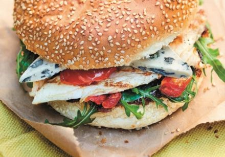Bagel with chicken and St. Agur cheese