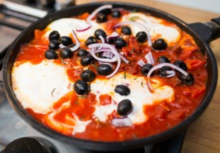 Spanish eggs with hojiblanca olives