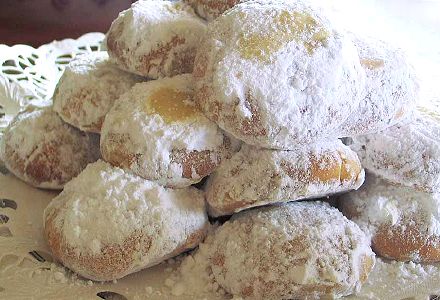 Kourabiedes - Greek New Year's Cookies