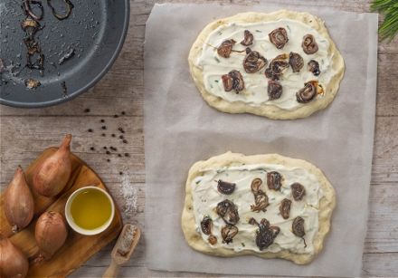 Pizza-inspired focaccia with French Shallots 4