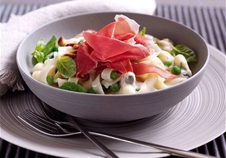 Tagliatelle with Parma Ham, Peas and Two Italian Cheeses 1