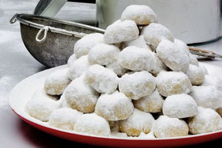 Kourabiedes - Greek New Year's Cookies 1